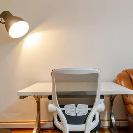 Smethwick - House - Sleeps 8 - Parking Holiday home