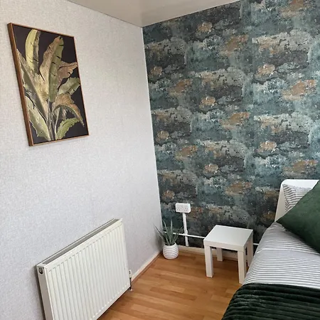 Smethwick - House - Sleeps 8 - Parking Holiday home *