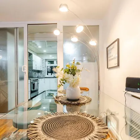 Smethwick - House - Sleeps 8 - Parking